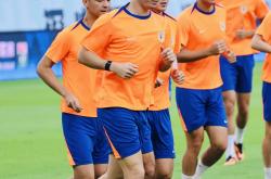 lol全球总决赛-关于球队主力中场因伤将缺席下一场比赛的信息