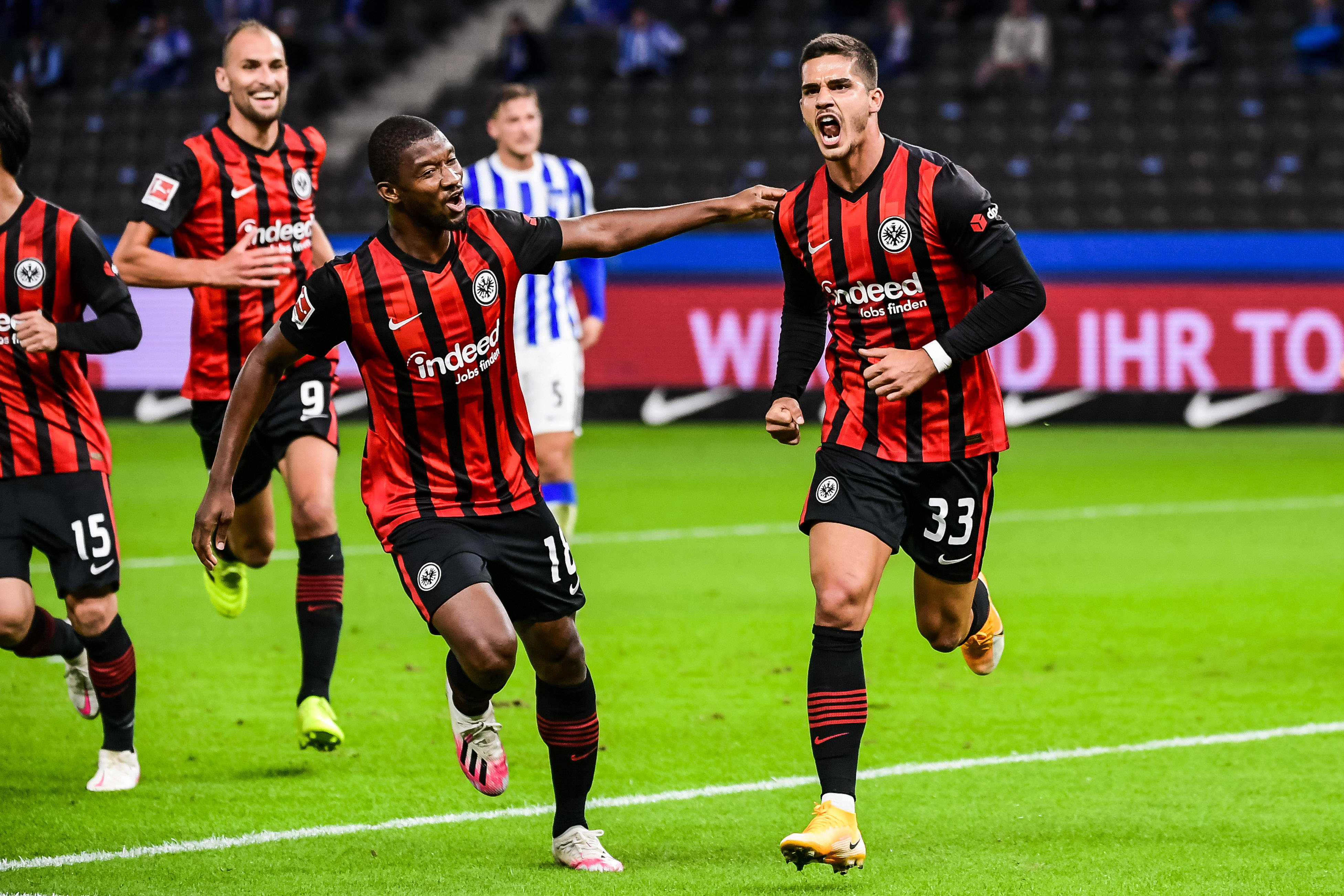 包含法兰克福凭借主场之利,豪取三分晋级的词条 包含法兰克福凭借主场之利,豪取三分晋级的词条